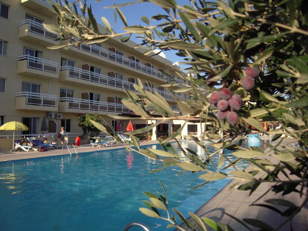 Sunquest Gardens Holiday Resort Limassol Extérieur photo