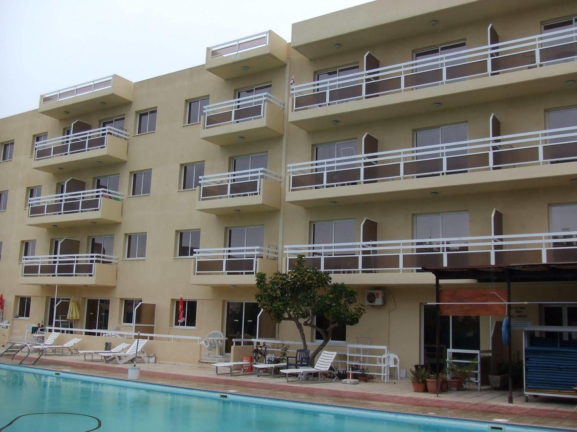 Sunquest Gardens Holiday Resort Limassol Extérieur photo