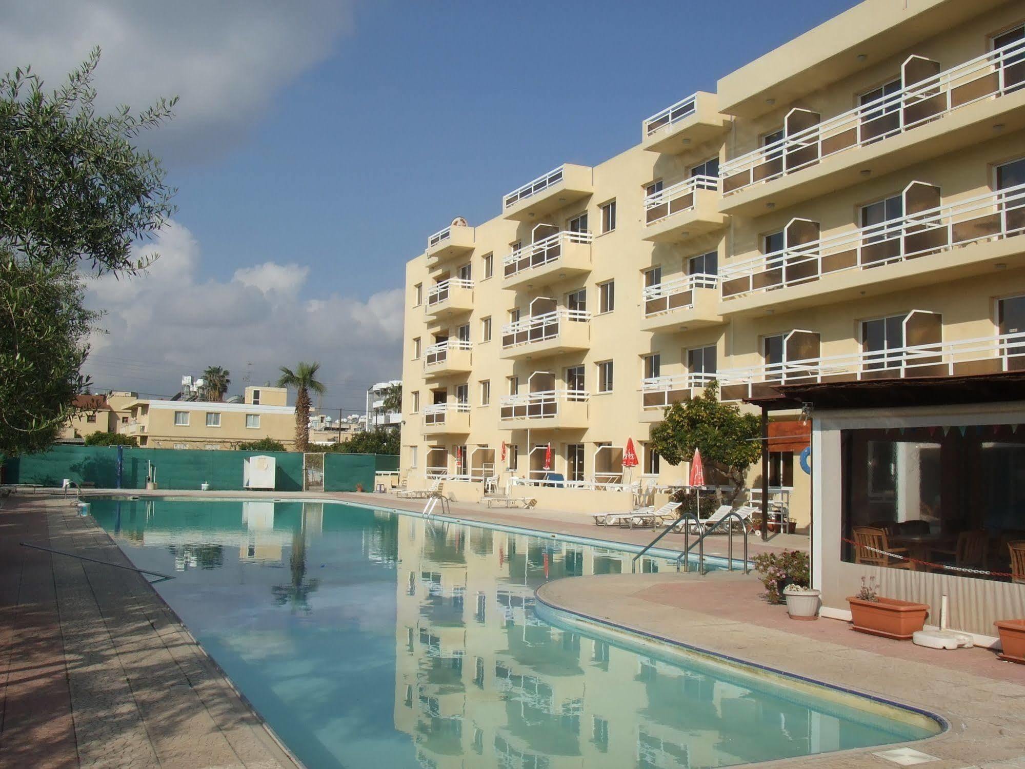Sunquest Gardens Holiday Resort Limassol Extérieur photo